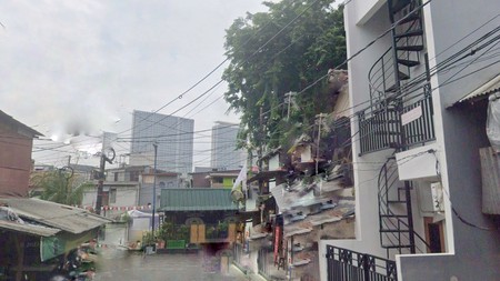 Rumah 3 Lantai Dekat Menteng  Jakarta Pusat