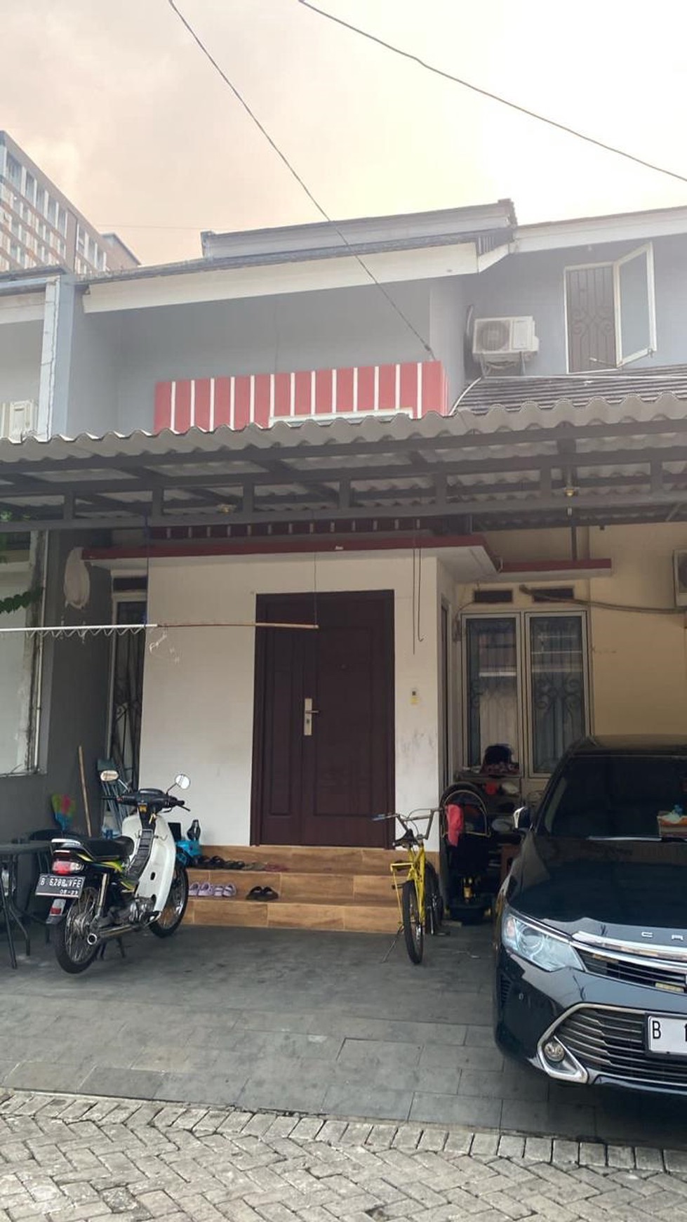 Rumah Siap Huni dengan Ceiling Tinggi dan Hunian Nyaman @Ciputat