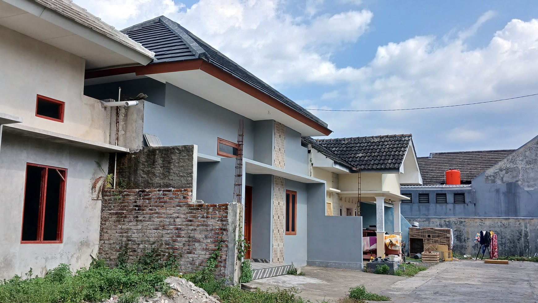 Tanah Bonus Bangunan Rumah dan Ruang Usaha Lokasi Jl Bibis Raya Kasihan Bantul