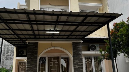 RUMAH DENGAN ARSITEKTUR MODERN DAN DESAIN EKSLUSIF DI LOKASI STRATEGIS DI CLUSTER VICTORIAN PERUMAHAN GALUH MAS