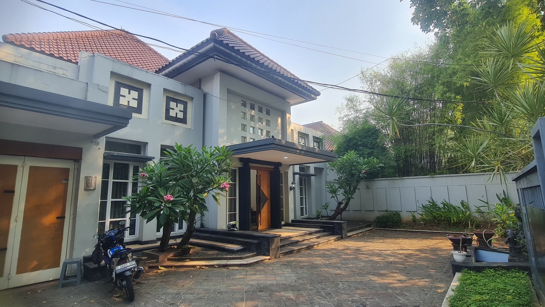 Dijual Rumah Tropical Resort di Cimahi, Menteng Harus Terjual Bulan ini !!