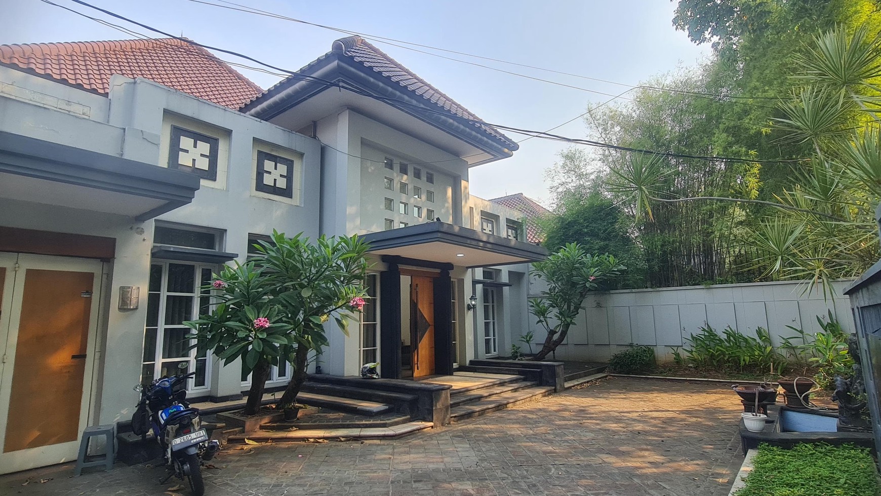 Dijual Rumah Tropical Resort di Cimahi, Menteng Harus Terjual Bulan ini !!