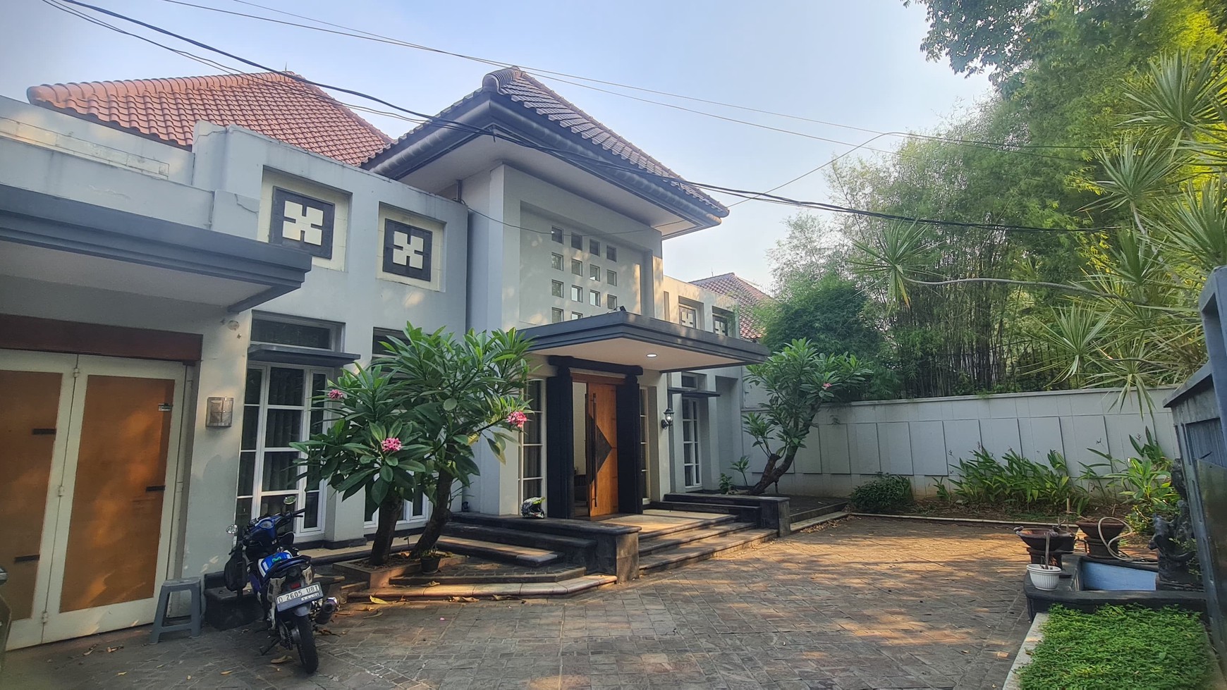 Dijual Rumah Tropical Resort di Cimahi, Menteng Harus Terjual Bulan ini !!