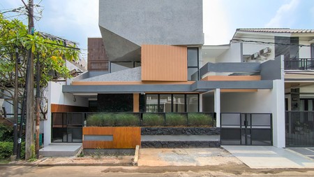 Rumah Brand New dengan Pool di Cluster Sektor 9 Bintaro 