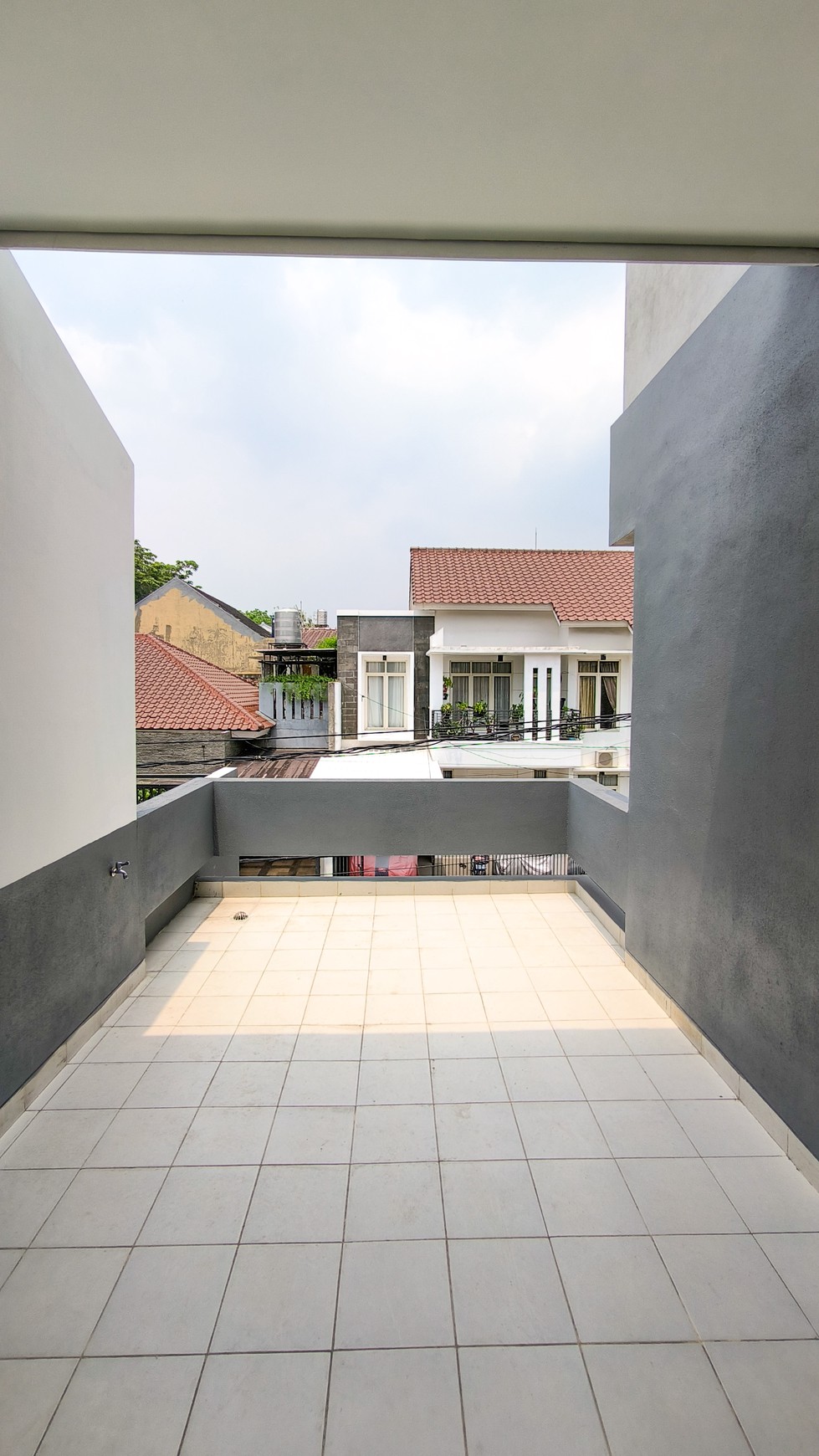 Rumah Brand New dengan Pool di Cluster Sektor 9 Bintaro 