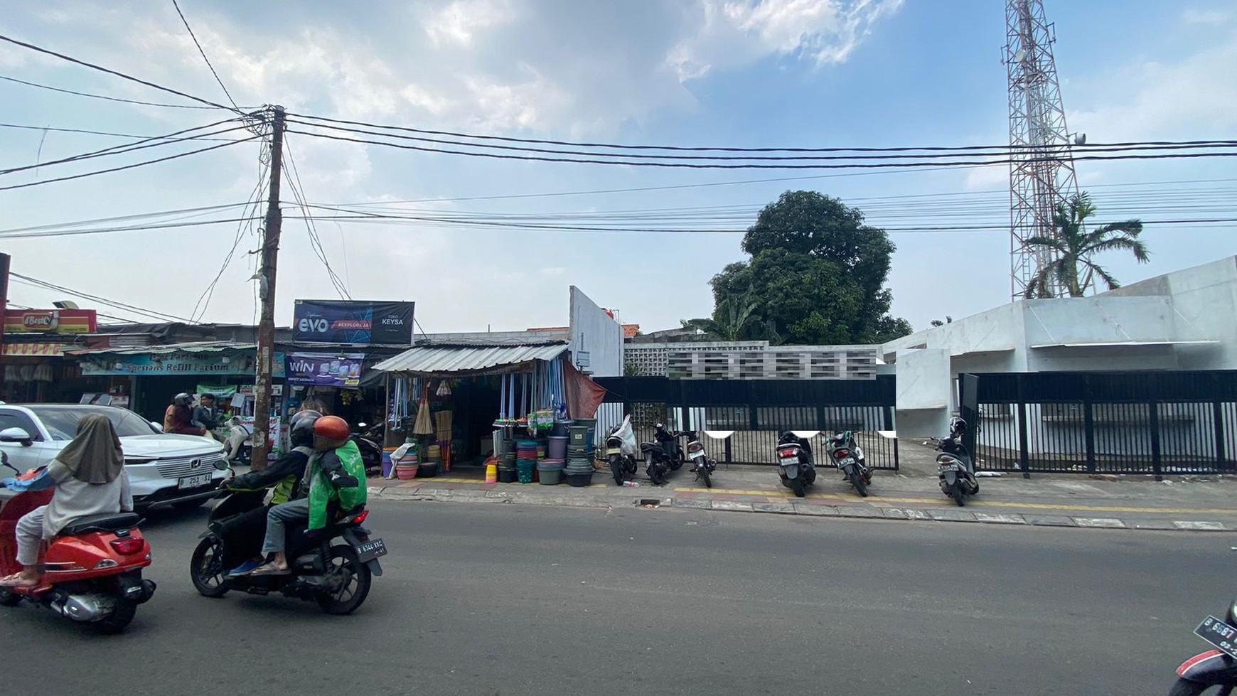 Ruang Usaha cocok untuk usaha, lokasi strategis di Pondok Aren