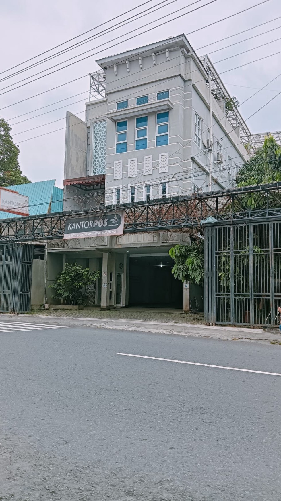 Bangunan Cocok Untuk Kantor dan Ruang Usaha Lokasi di  Jalan Letjen Suprapto Yogyakarta