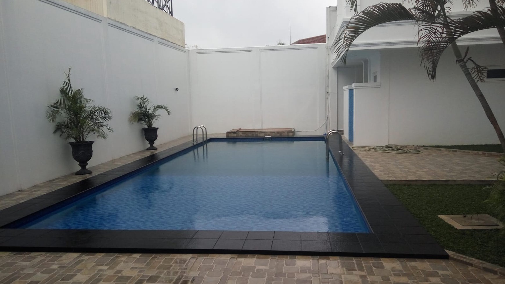 Rumah Mewah, Bagus, Brand New dengan Swiming Pool di Cinere