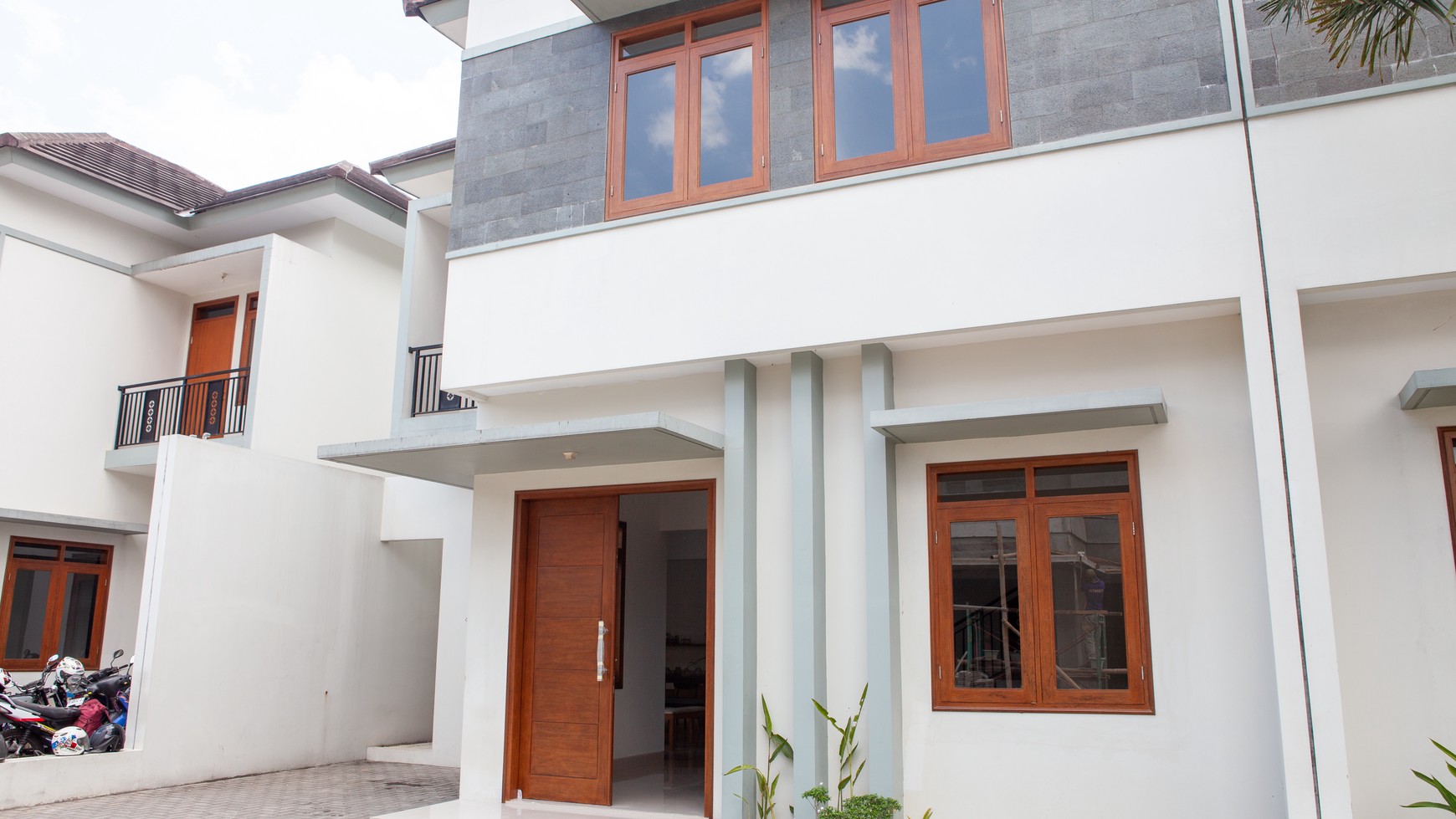 Rumah Mewah Full Furnish Dalam Cluster  Di Utara Mirota Godean, Tegalrejo, Yogyakarta.