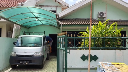 Disewakan Rumah Hook Wisma Mukti Jl. Klampis Anom ( 1,5 Lantai )