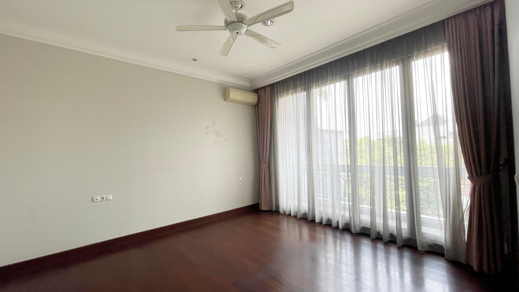 Hotsale Rumah Mewah Full Furnished Dengan Pool Lokasi di Kebayoran Baru