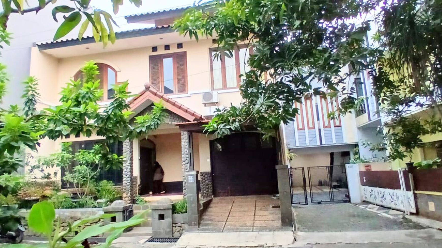 Rumah Bagus 2 Lantai Siap Huni di Rempoa Tangerang Selatan. 