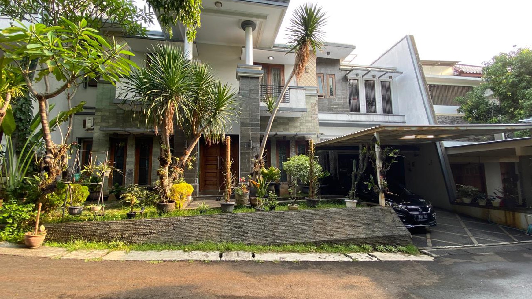 Rumah 2 Lantai dengan Kolam Renang di Cilandak Timur Jakarta selatan