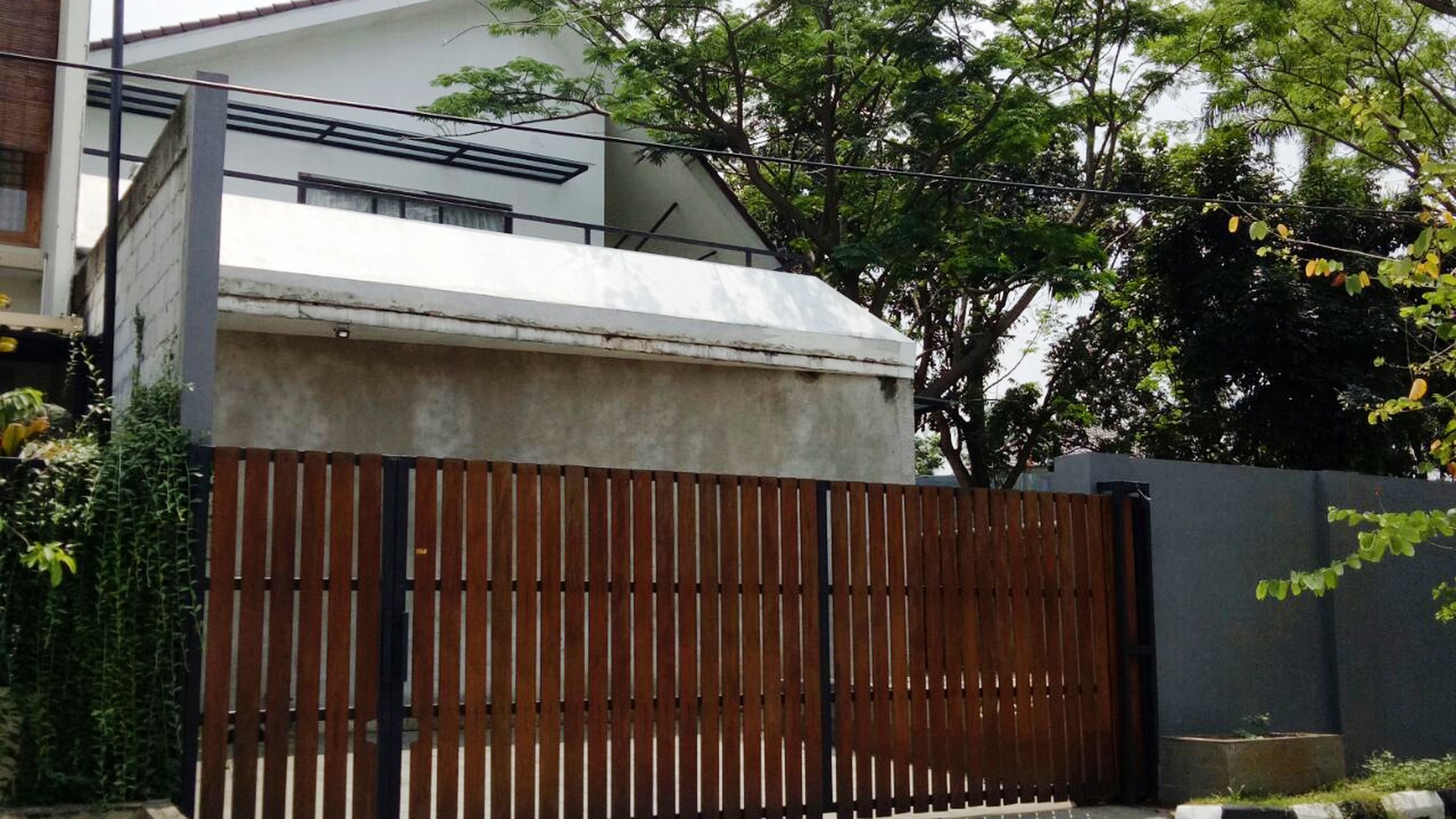 Dijual Rumah Modern Siap Huni Lokasi Strategis di Bintaro 7