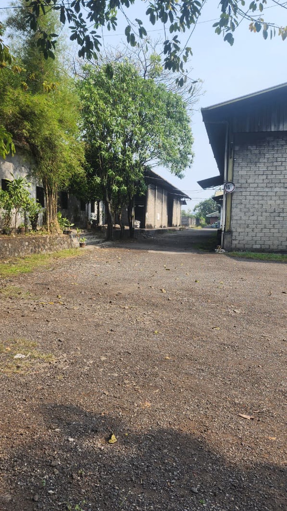 Gudang dengan lokasi strategis seluas 9.210 m&#xb2; di kawasan  Jl. Raya Sentul Jaya, Kec. Balaraja Tangerang dengan harga jual bagus