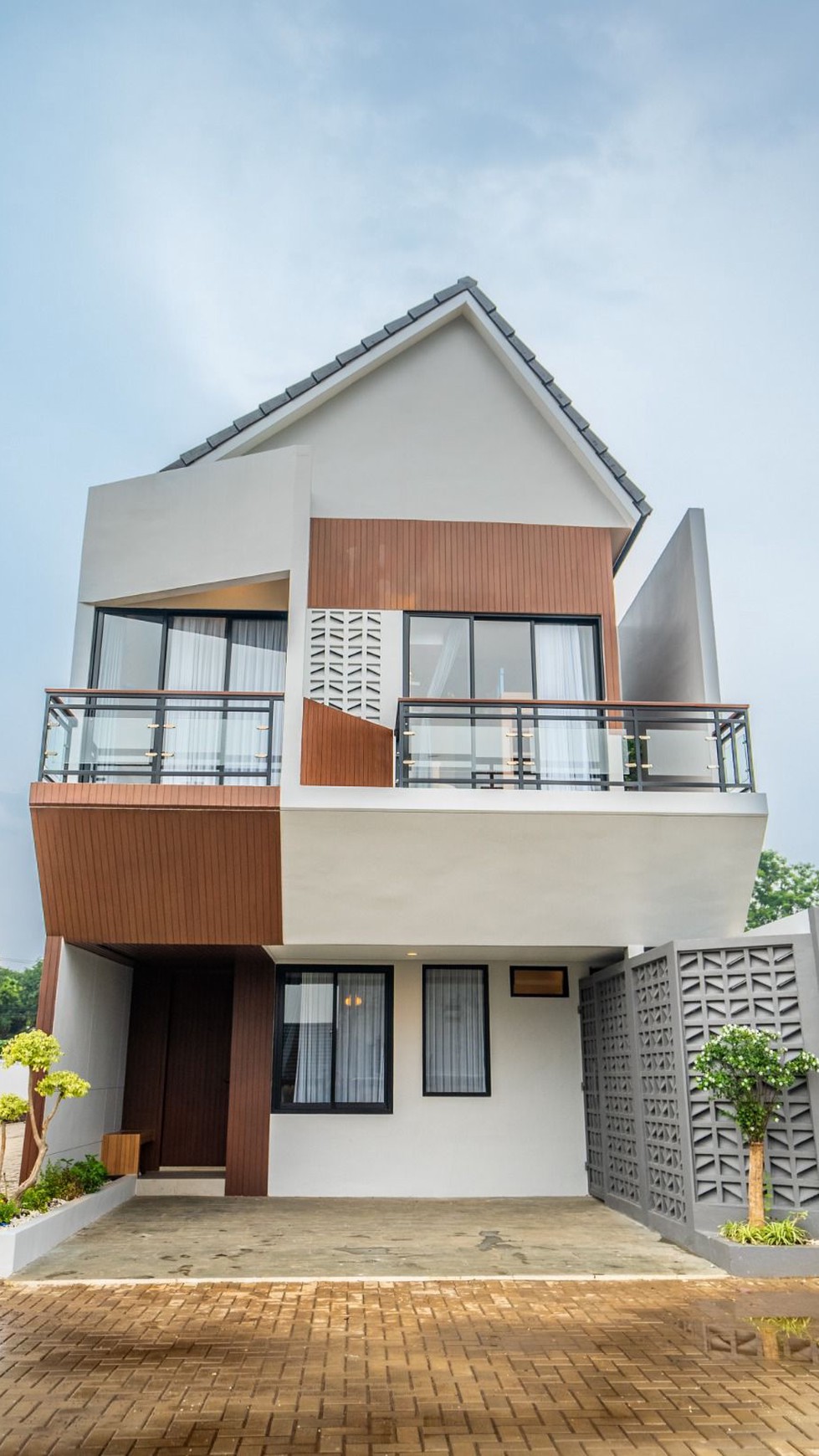 Rumah BRand New, dalam cluster, bebas banjir, lokasi strategis di Pondok Cabe