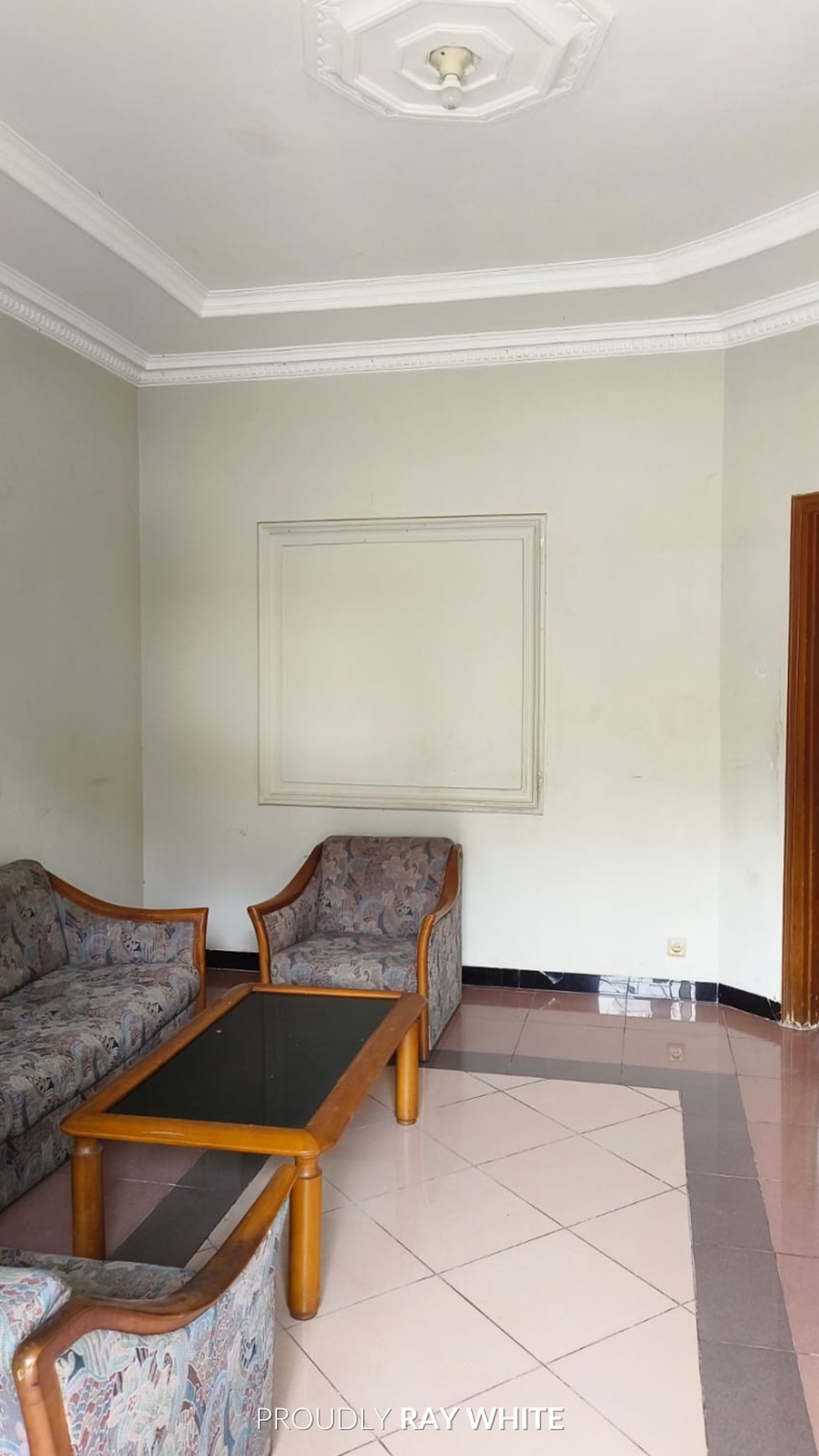 Dijual Rumah Kokoh dan Classic di Cempaka Putih, Jakarta Pusat!