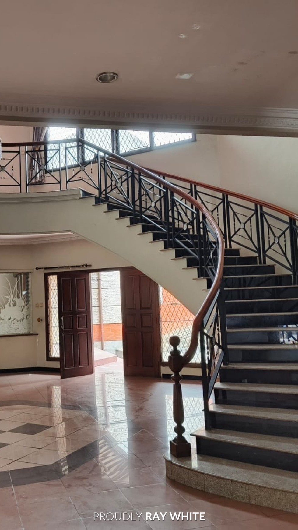 Dijual Rumah Kokoh dan Classic di Cempaka Putih, Jakarta Pusat!