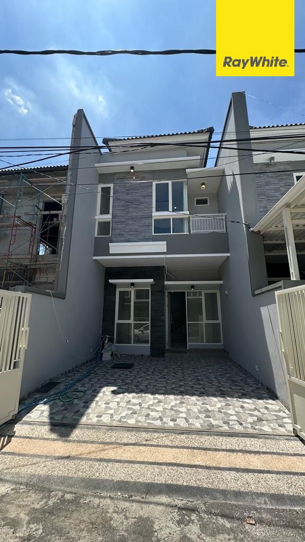 Dijual Rumah 2 lantai SHM di Pradah Permai Surabaya