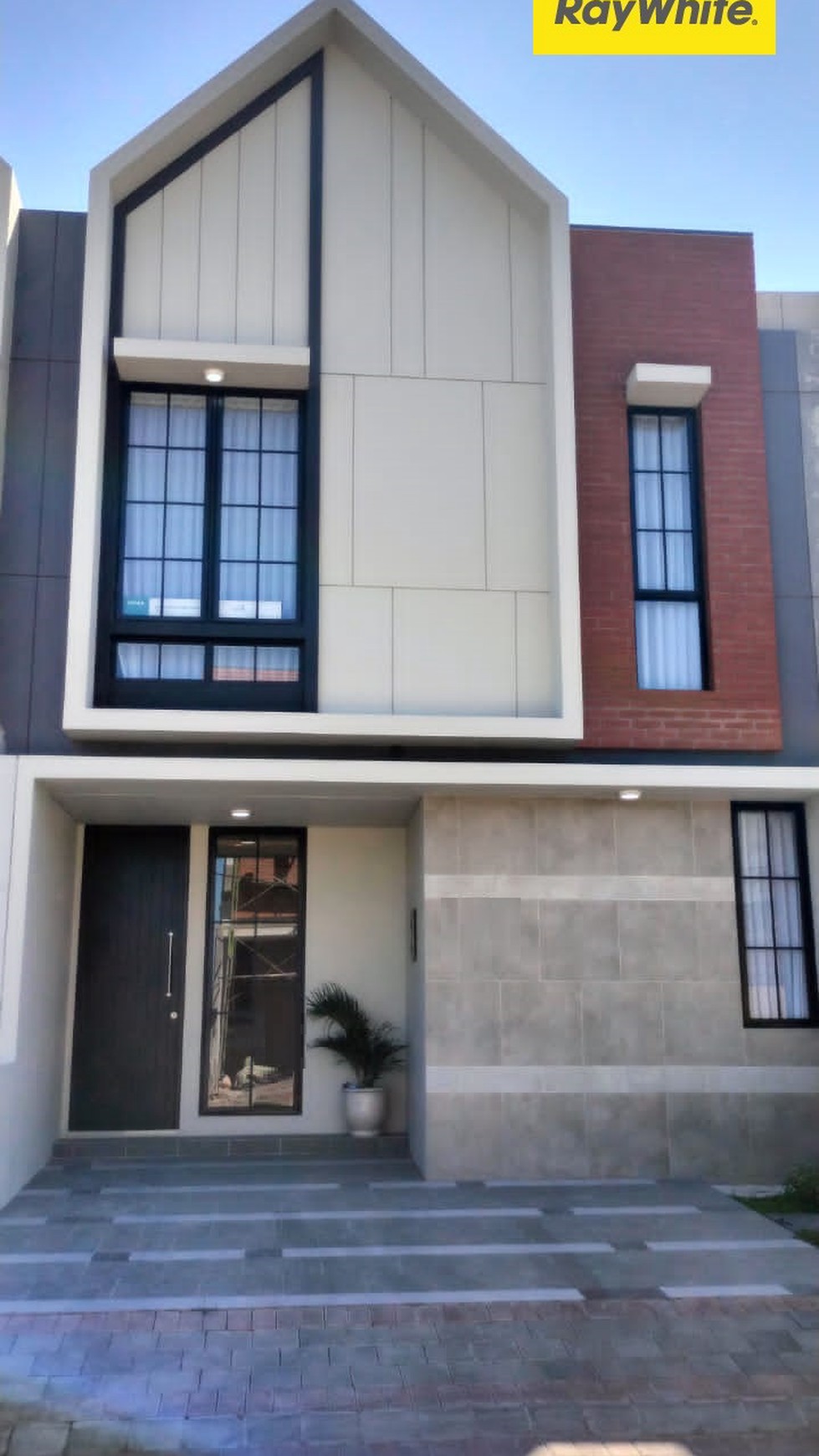 Dijual Rumah 2 lantai di Pantai Mentari Hamilton Surabaya