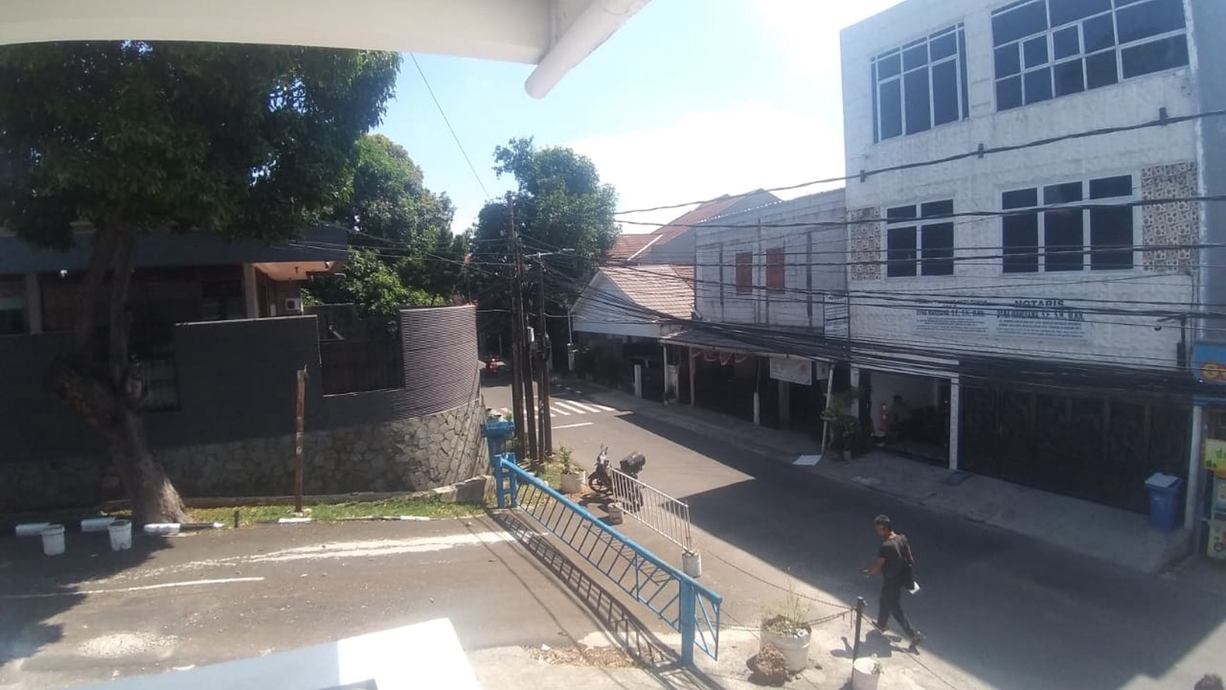 Rumah Lama di Jl Tebet Dalam, Lebar Jalan 3 Mobil