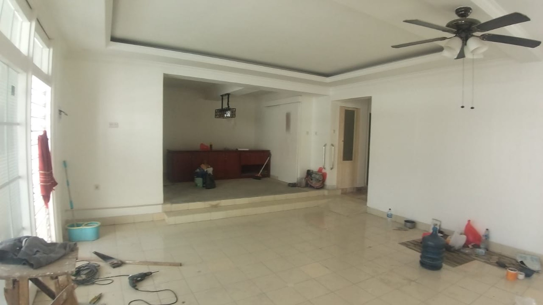 Rumah Lama di Jl Tebet Dalam, Lebar Jalan 3 Mobil