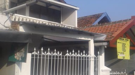 DIJUAL RUMAH DEKAT UK PETRA 