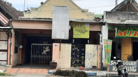 DIJUAL RUMAH - pinggir jalan raya ( Tamanan )