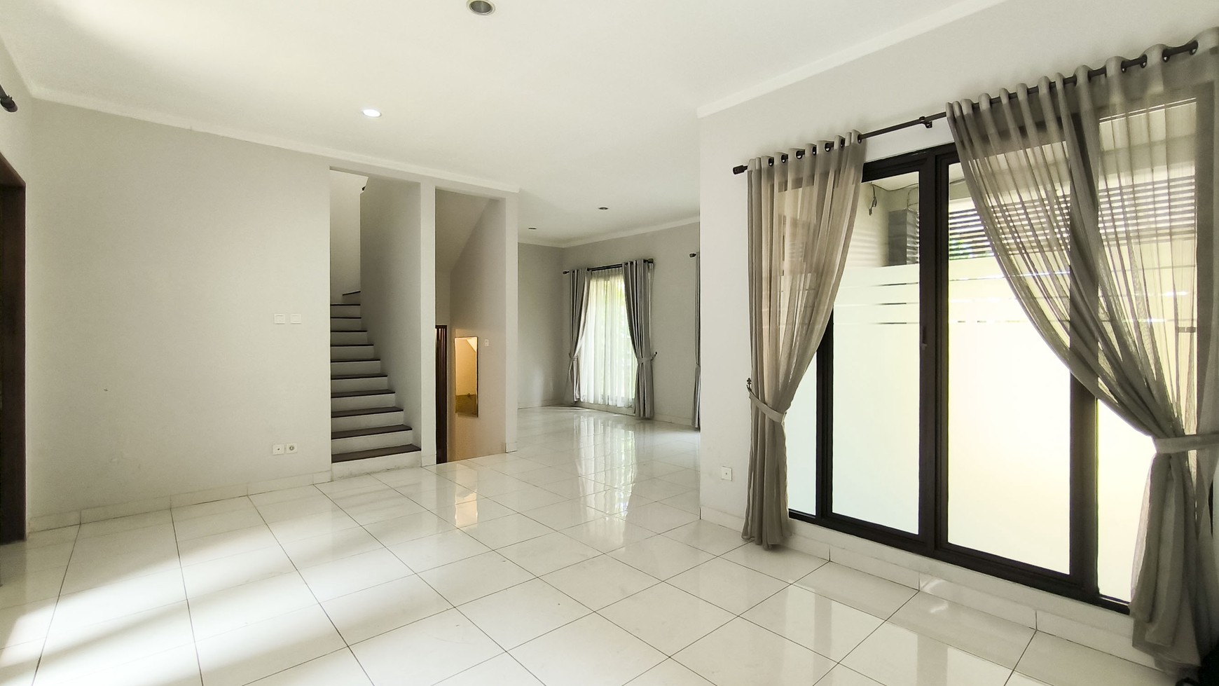 Rumah Bagus Di Emerald Residence Bintaro Jaya Sektor 9