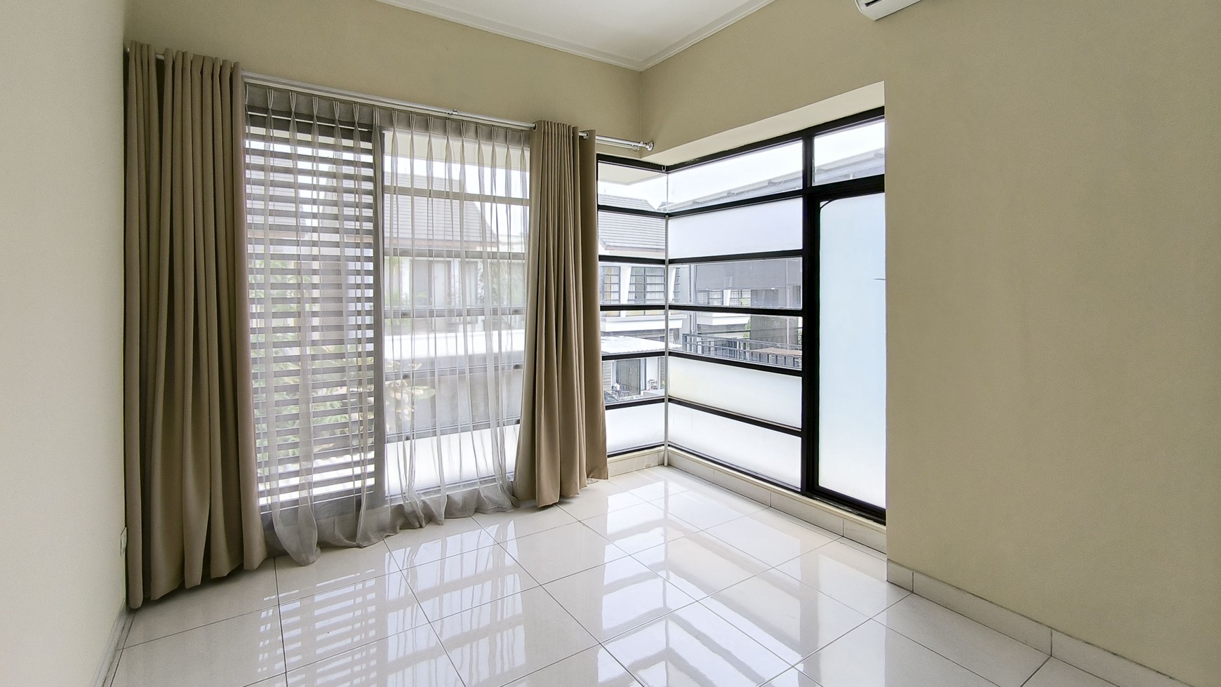 Rumah Bagus Di Emerald Residence Bintaro Jaya Sektor 9