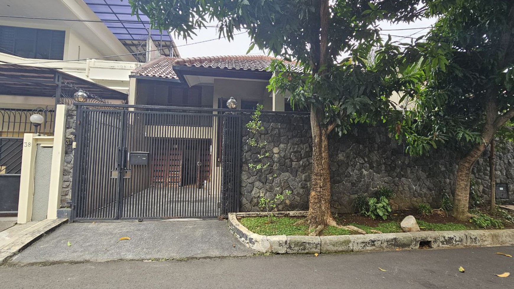 Jual Rumah Tinggal di Lokasi Tenang Jl Niaga Hijau