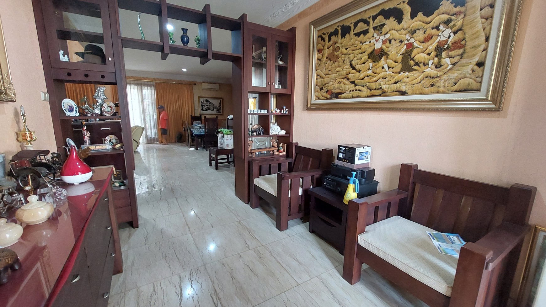 Rumah Besar Cluster Exclusive Kota Wisata