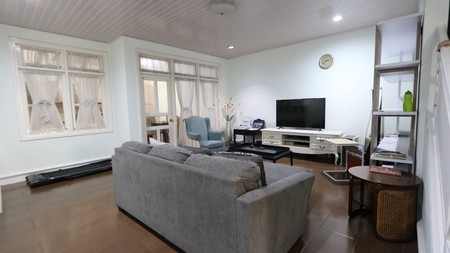 RUMAH COZY & STRATEGIS DI GRAND VILLA MERUYA KEMBANGAN, DEKAT PURI INDAH, PERMATA BUANA. 