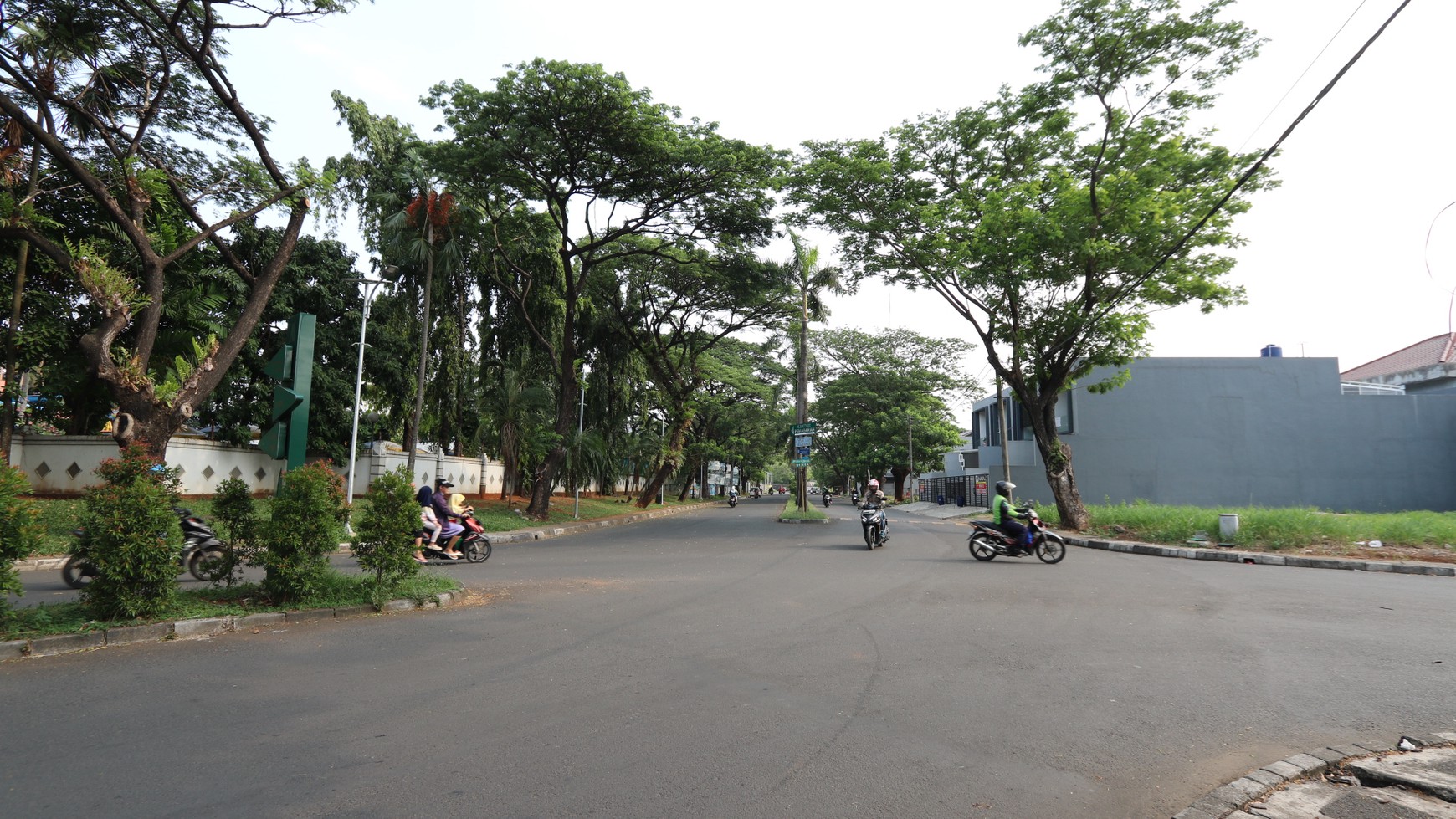 RUMAH COZY & SIAP HUNI DI LOKASI STRATEGIS DI GRAND VILLA MERUYA, KEMBANGAN, JAKARTA BARAT 