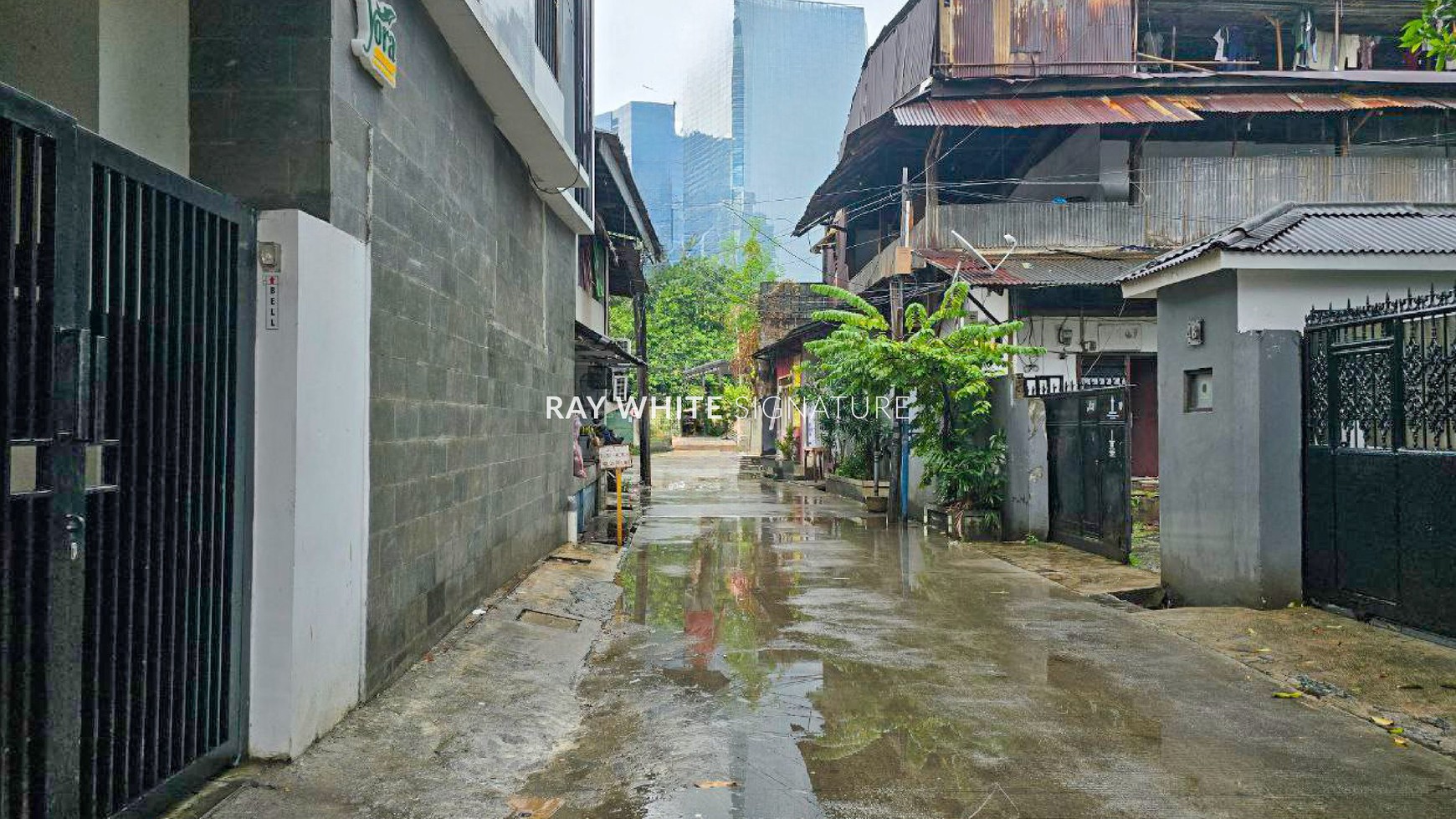 Dijual Rumah Kost 3 Lantai di Jl Tiong Setiabudi