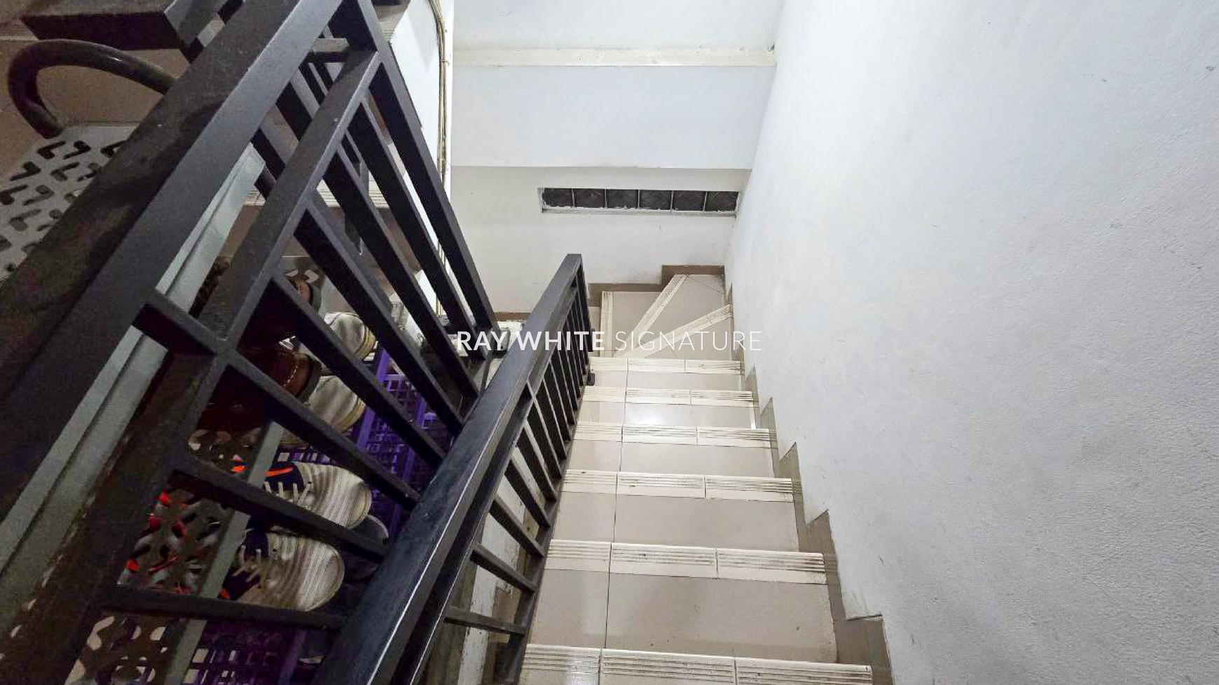 Dijual Rumah Kost 3 Lantai di Jl Tiong Setiabudi