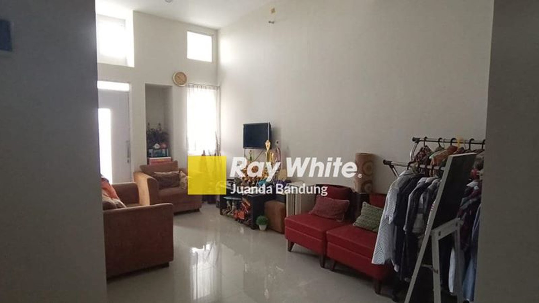 Langka! Rumah 2,5 Lantai di KBP Jingganegara siap pakai! Jual !