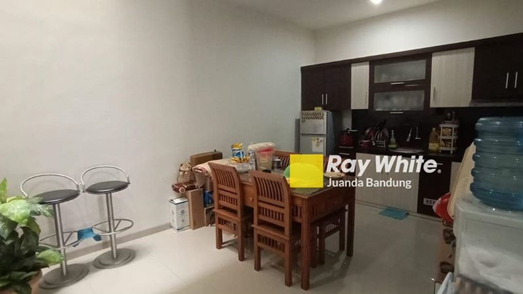 Langka! Rumah 2,5 Lantai di KBP Jingganegara siap pakai! Jual !