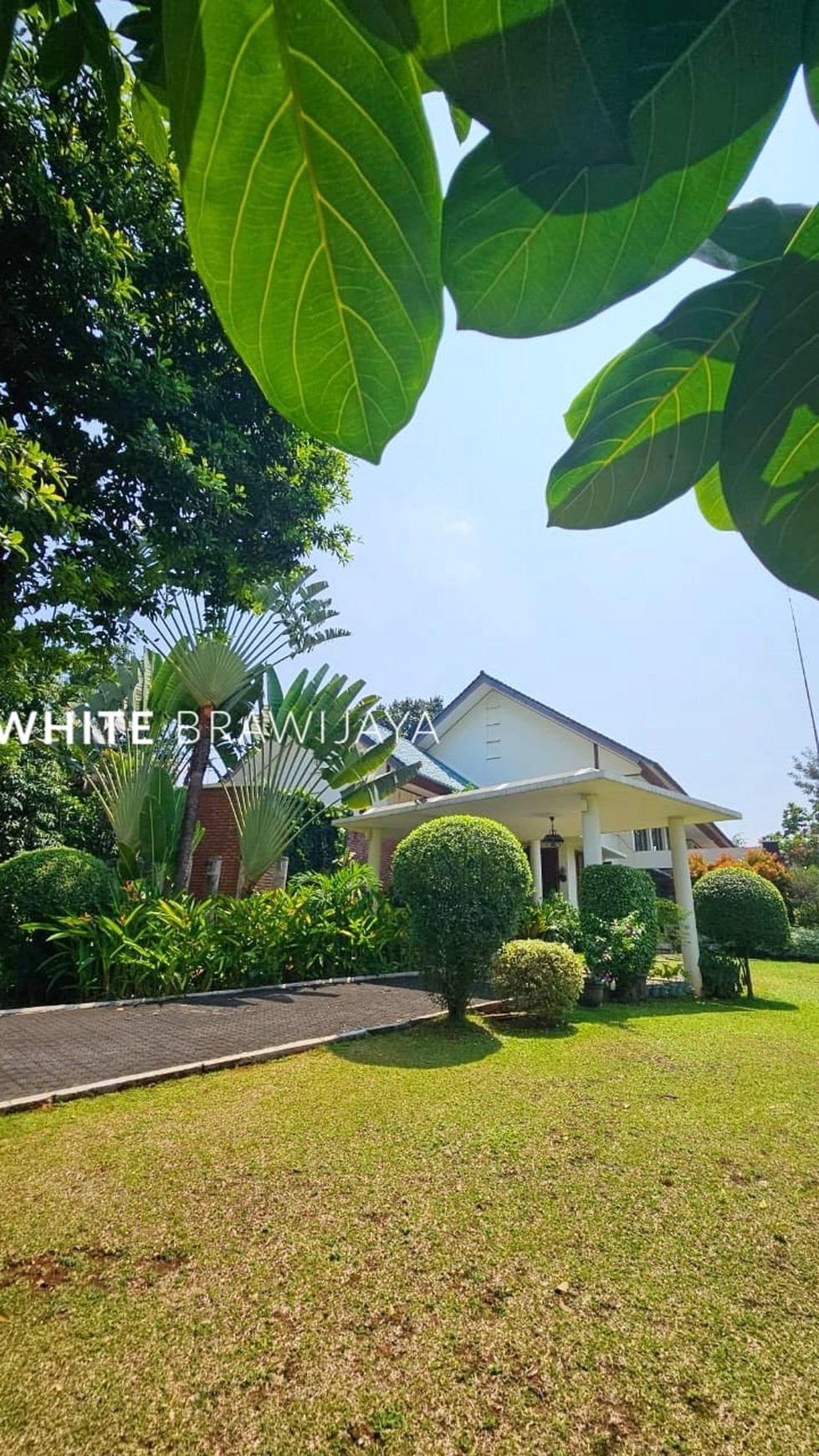 Rumah Nuansa Villa Lingkungan Tenang Area Lebak Bulus