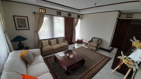 Rumah Villa Cantik di Lembah Pakar Timur