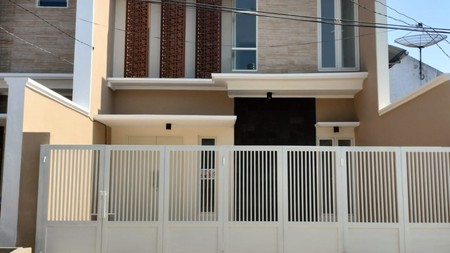 Dijual Rumah 2 lantai di Manyar Kertoadi Surabaya