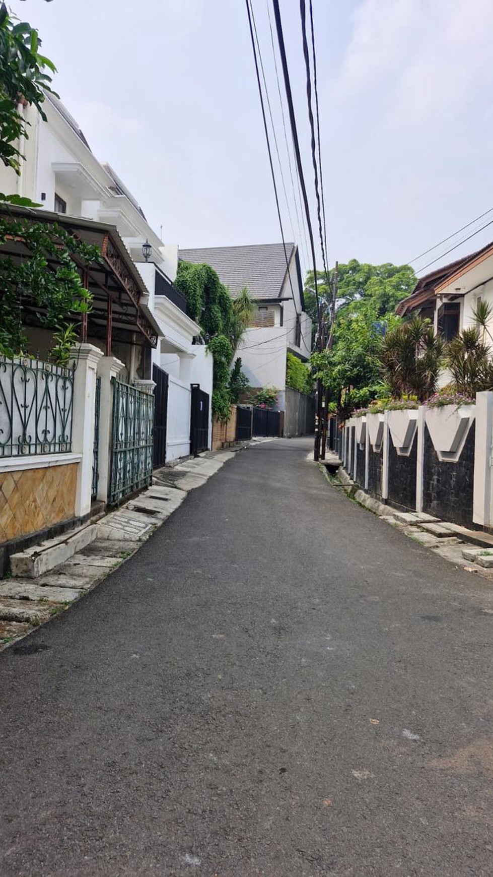 Di Jual Rumah lama hitung tanah Jl Cibulan Petogan dekat Pasar Santa dan Cikajang (pusat kuliner), Kebayoran Baru, Jakarta Selatan