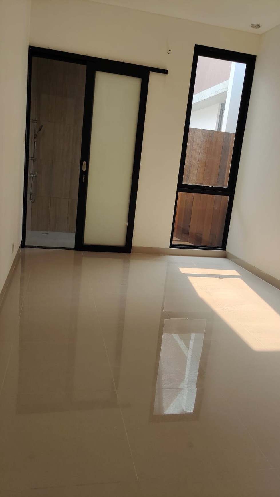 Rumah Brand new, 2 lantai, bebas banjir di Sumarecon Bogor