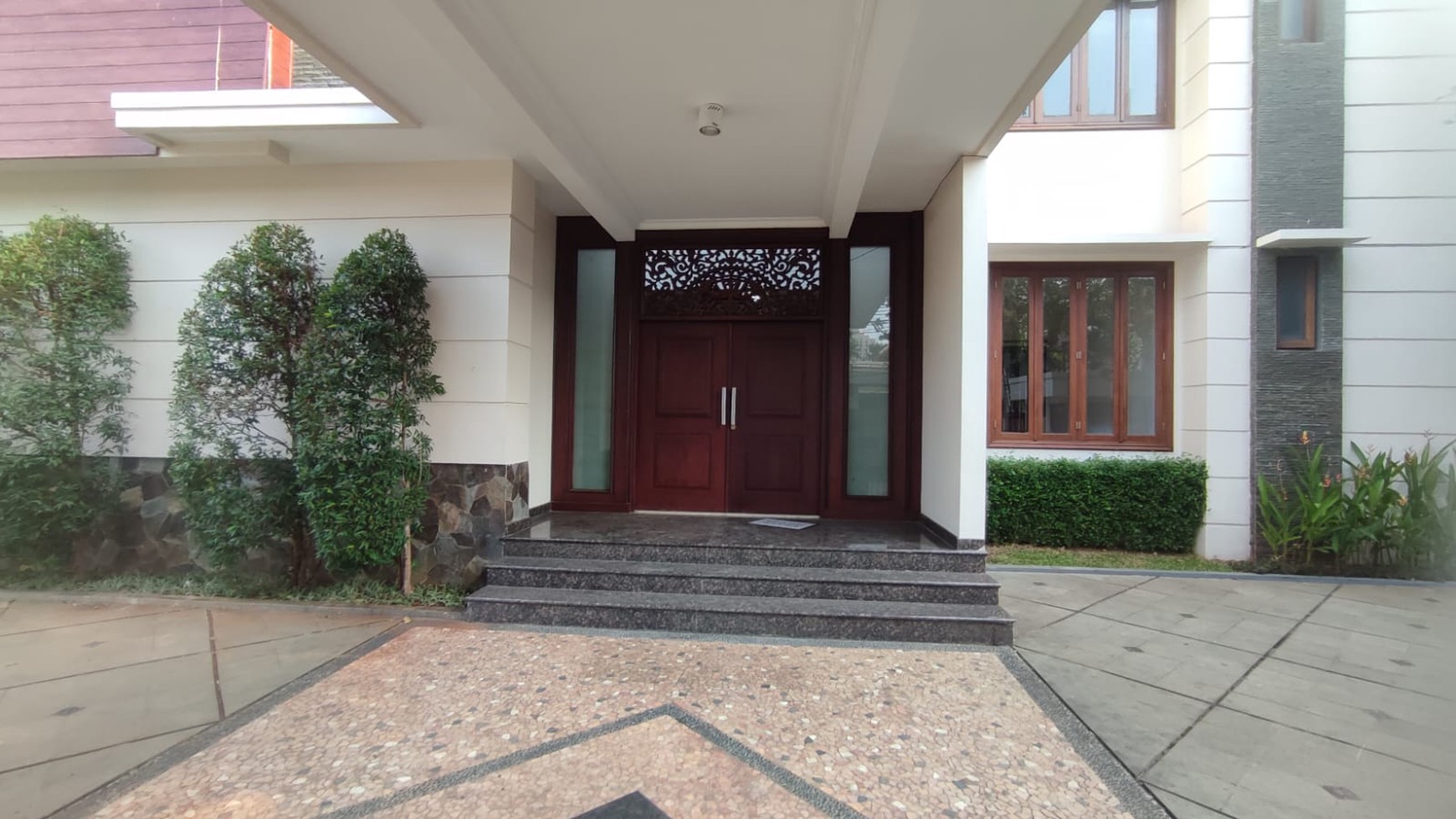 Rumah Mewah Sewa Lokasi Senayan Kebayoran Baru