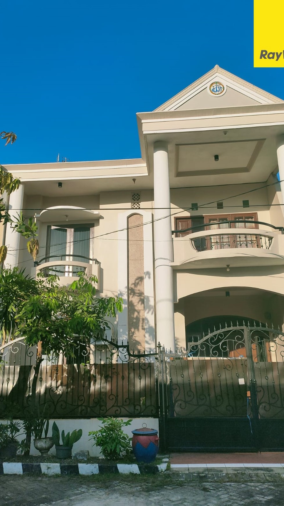 Dijual Rumah 2 lantai di Taman Pondok Indah Wiyung Surabaya