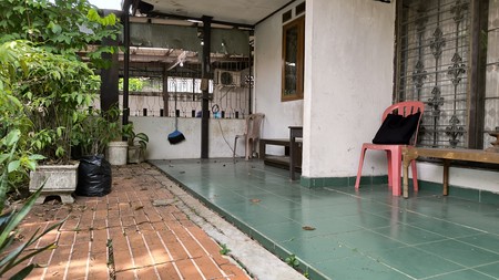 Rumah Lama Lokasi Strategis Di Ciputat