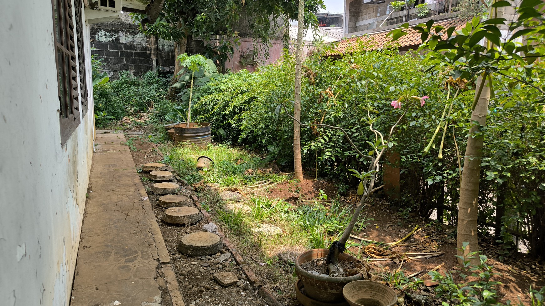 Rumah Lama Dalam Komplek Lokasi Strategis Di Ciputat