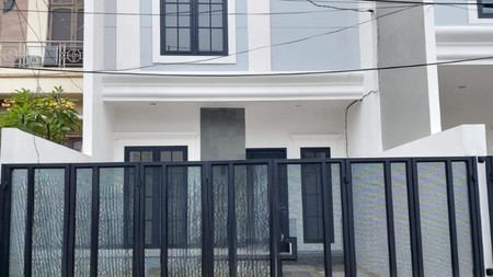 Rumah Baru siap huni Manyar Indah American Minimalis