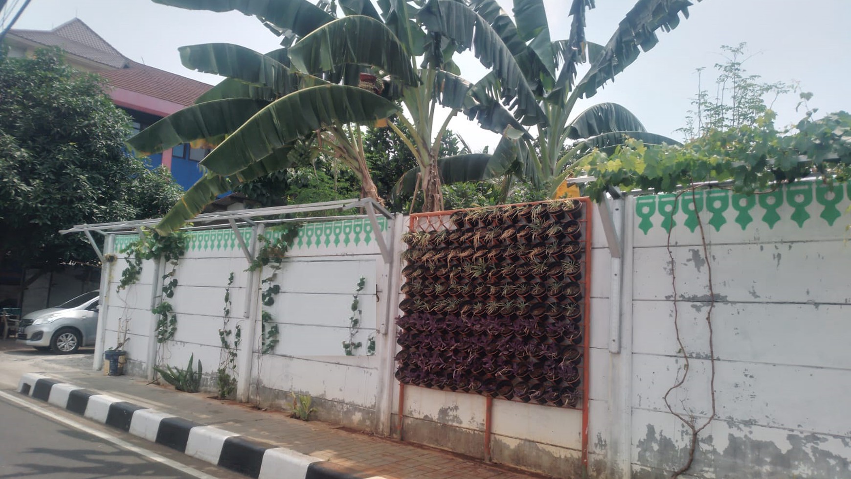 Kavling siap bangun, posisi di Hook.. lokasi yg mudah & terjangkau di pesanggrahan - Jakarta selatan . Cocok utk tmp usaha , dekat dg RSUD , sekolah , transportasi umum ,  bnyk toko kebutuhan sehari h