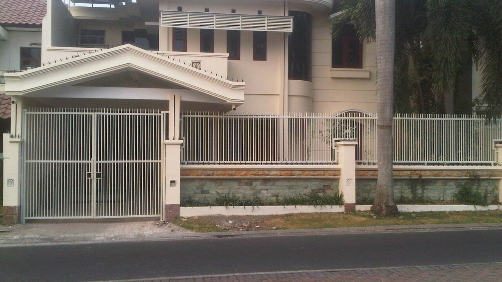 SEWA RUMAH BESAR BAGUS CITRALAND